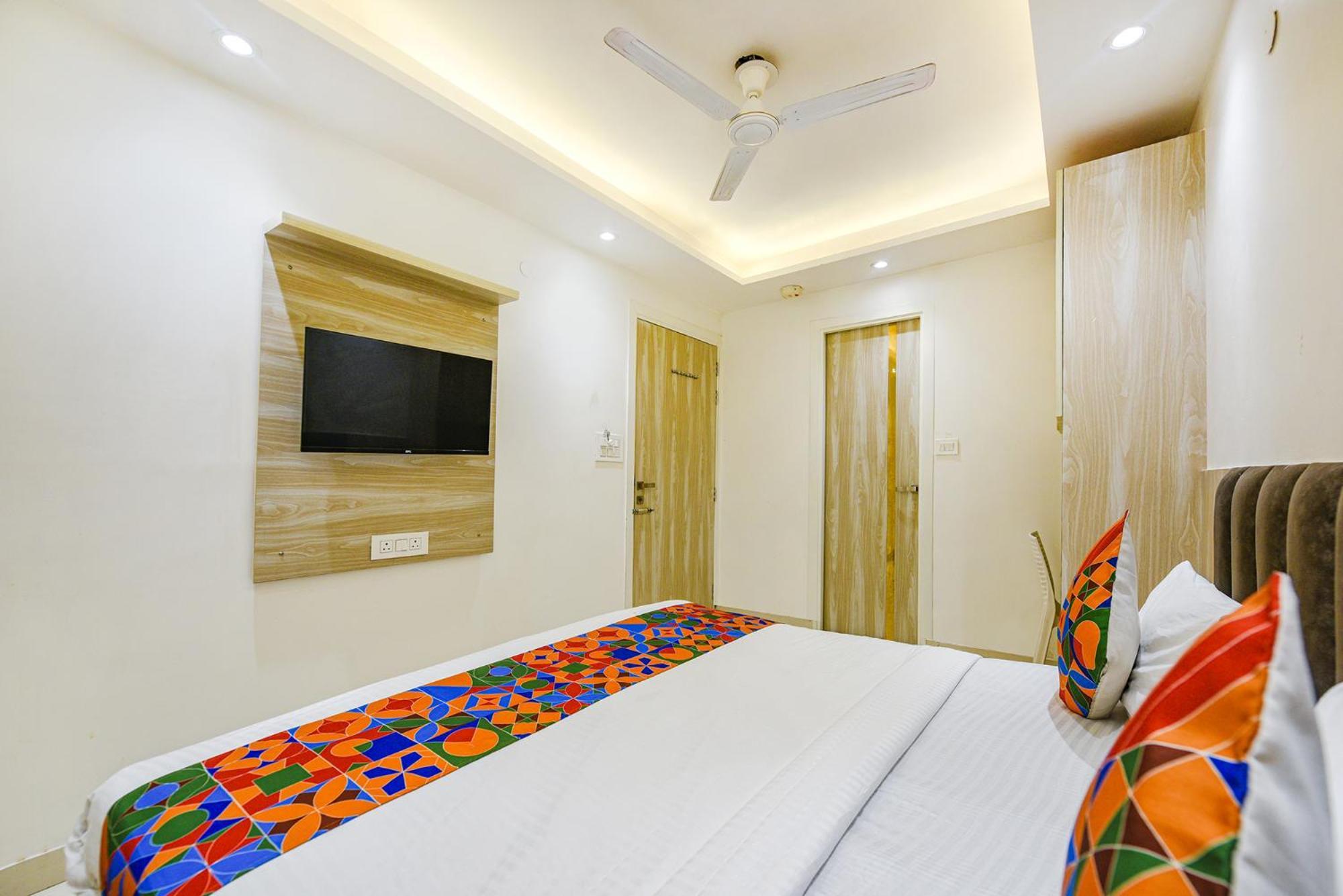 Fabhotel Luxury Inn Near Adarsh Nagar Metro Delhi  Dış mekan fotoğraf