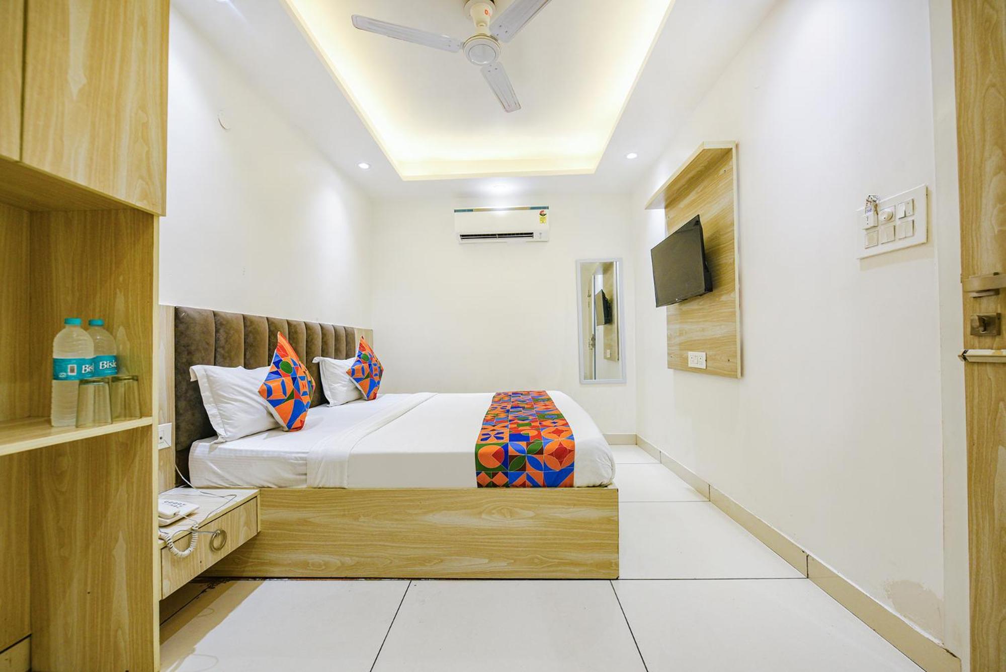 Fabhotel Luxury Inn Near Adarsh Nagar Metro Delhi  Dış mekan fotoğraf