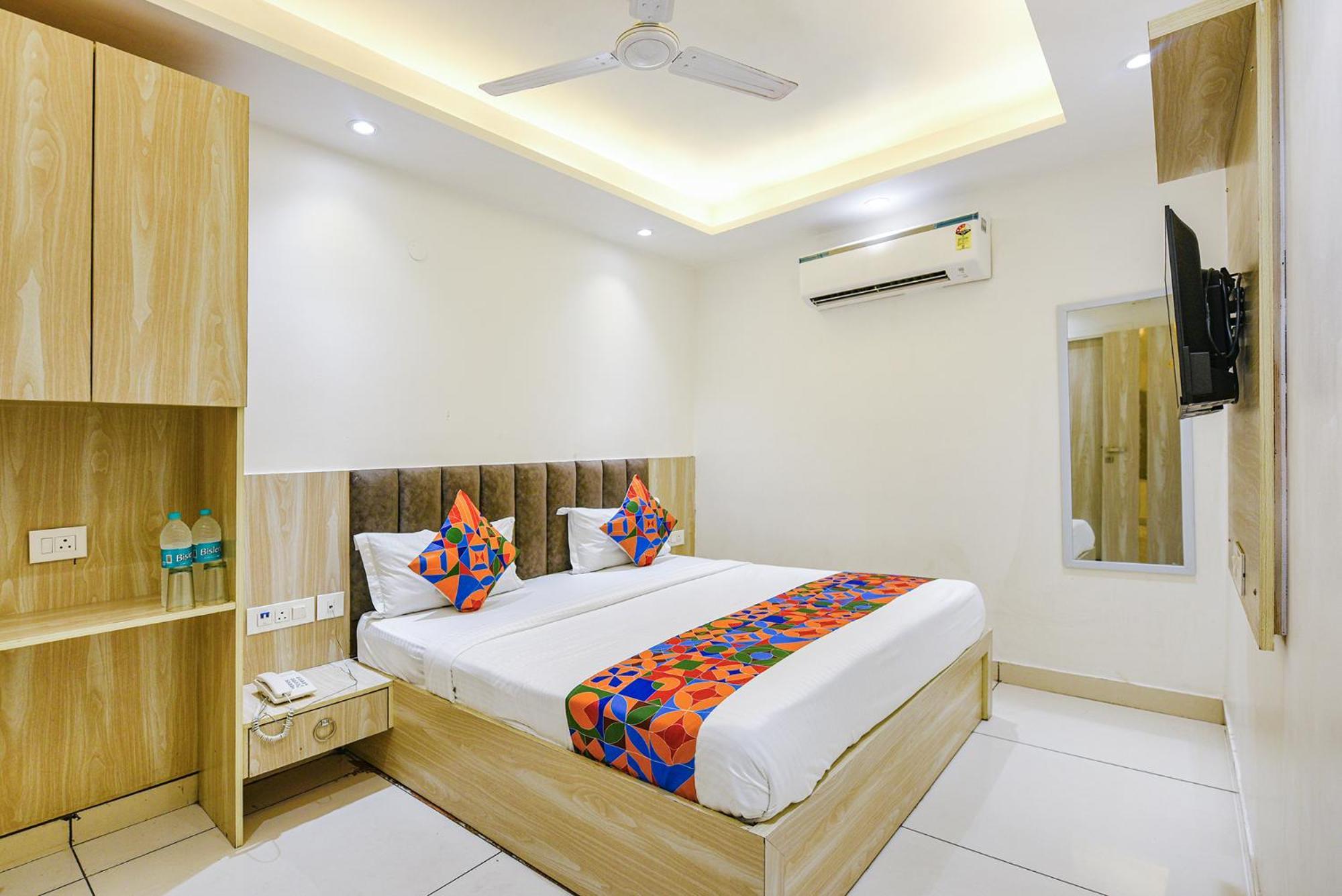 Fabhotel Luxury Inn Near Adarsh Nagar Metro Delhi  Dış mekan fotoğraf