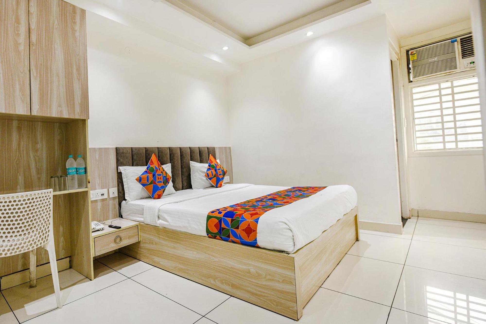 Fabhotel Luxury Inn Near Adarsh Nagar Metro Delhi  Dış mekan fotoğraf