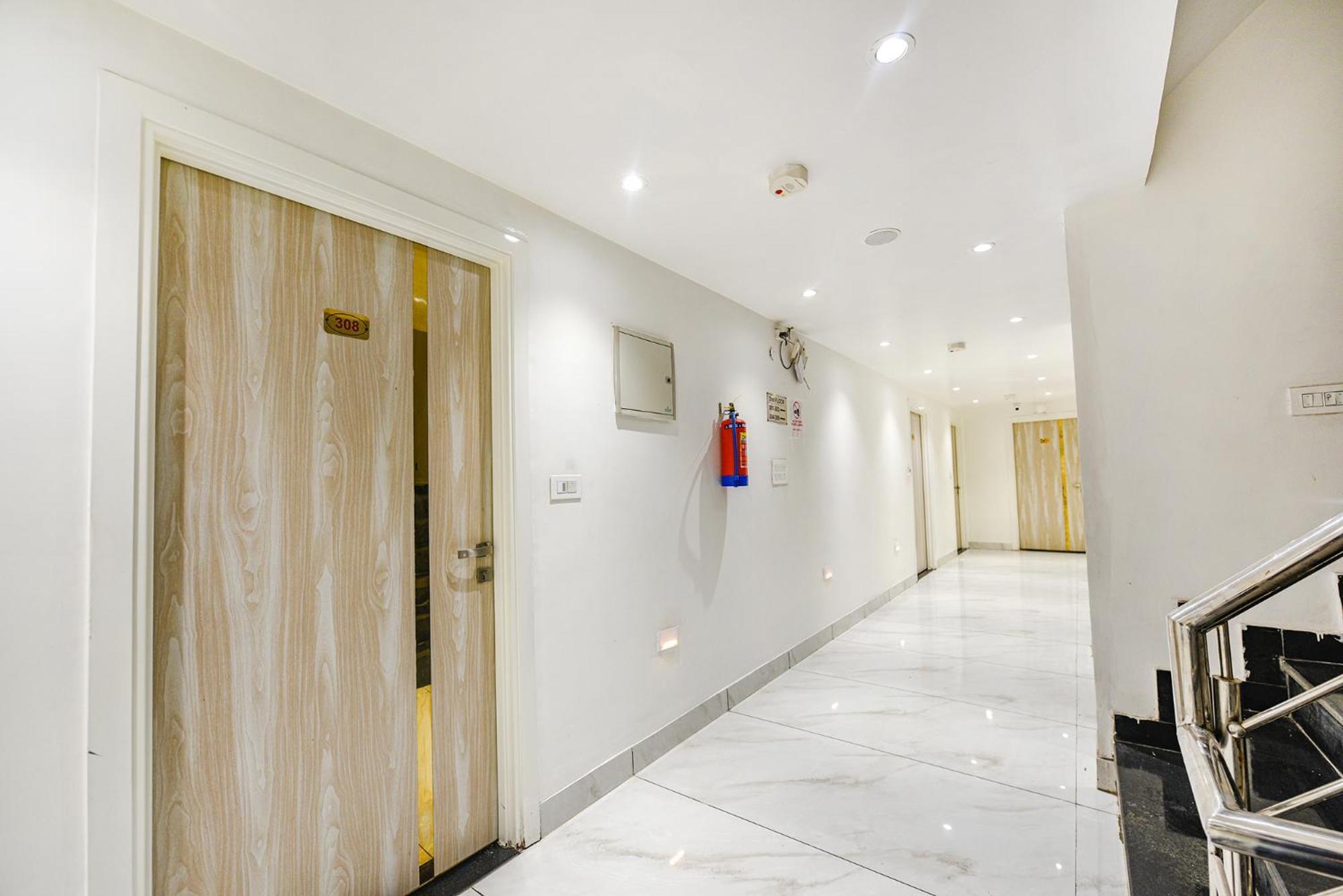 Fabhotel Luxury Inn Near Adarsh Nagar Metro Delhi  Dış mekan fotoğraf