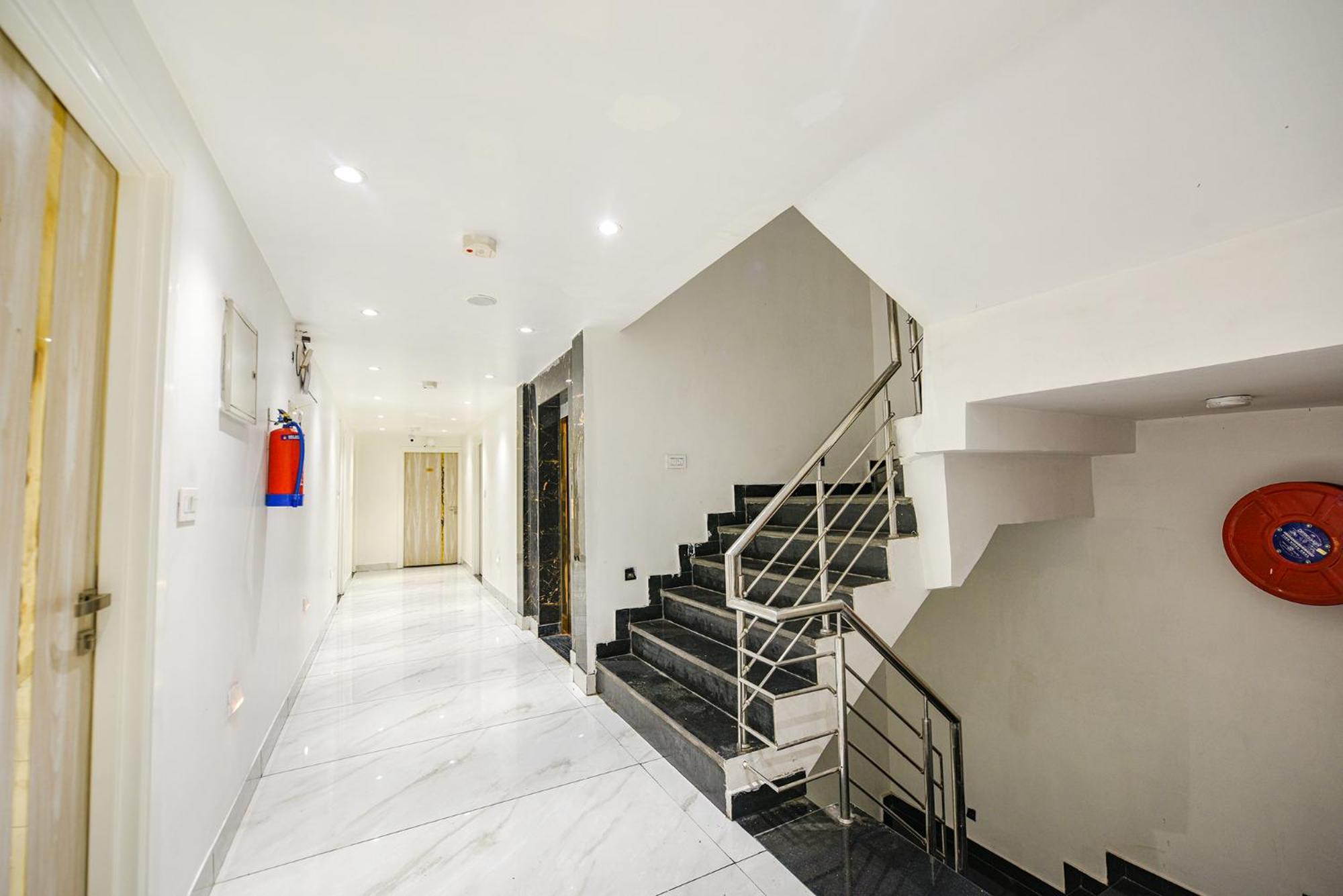 Fabhotel Luxury Inn Near Adarsh Nagar Metro Delhi  Dış mekan fotoğraf