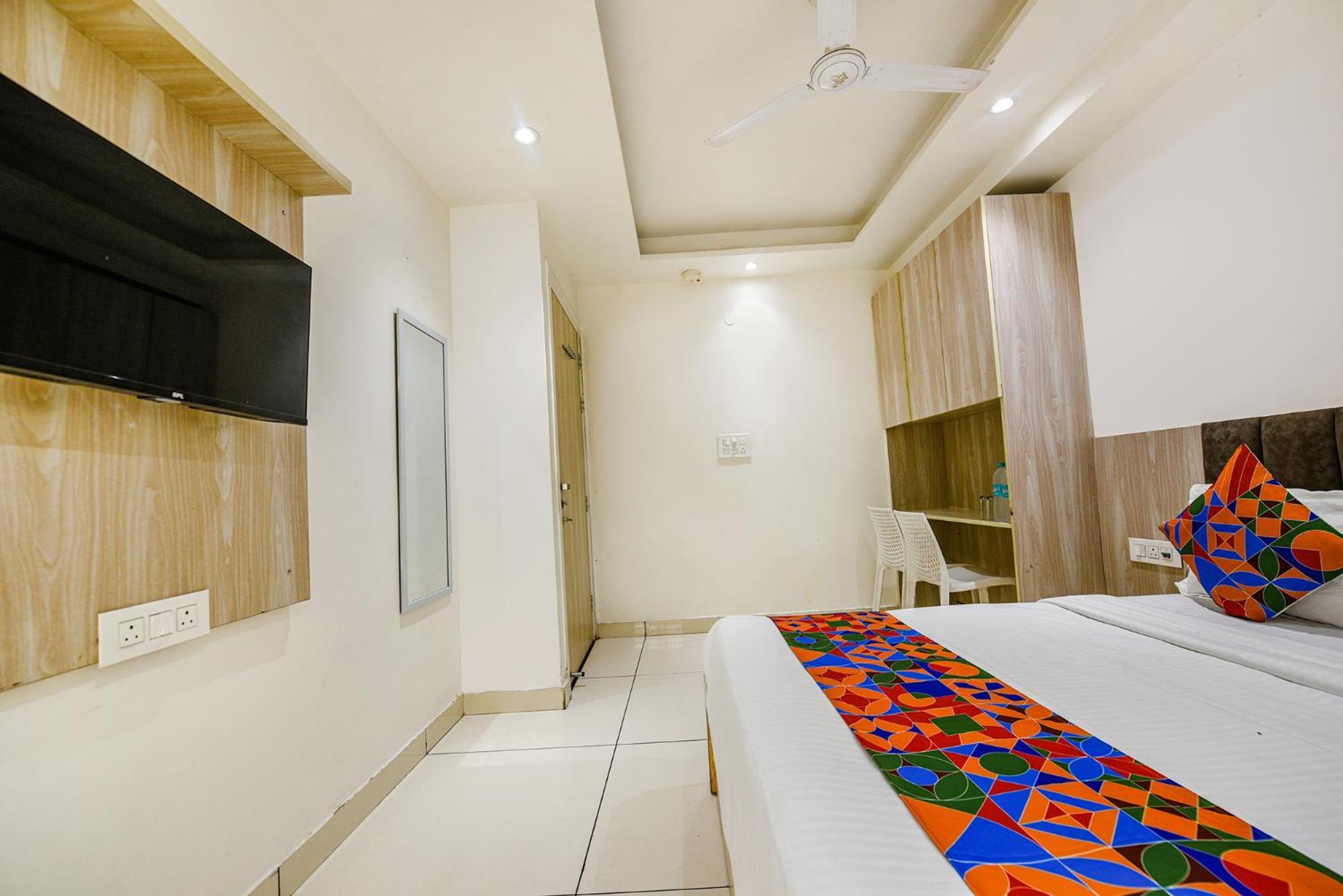 Fabhotel Luxury Inn Near Adarsh Nagar Metro Delhi  Dış mekan fotoğraf