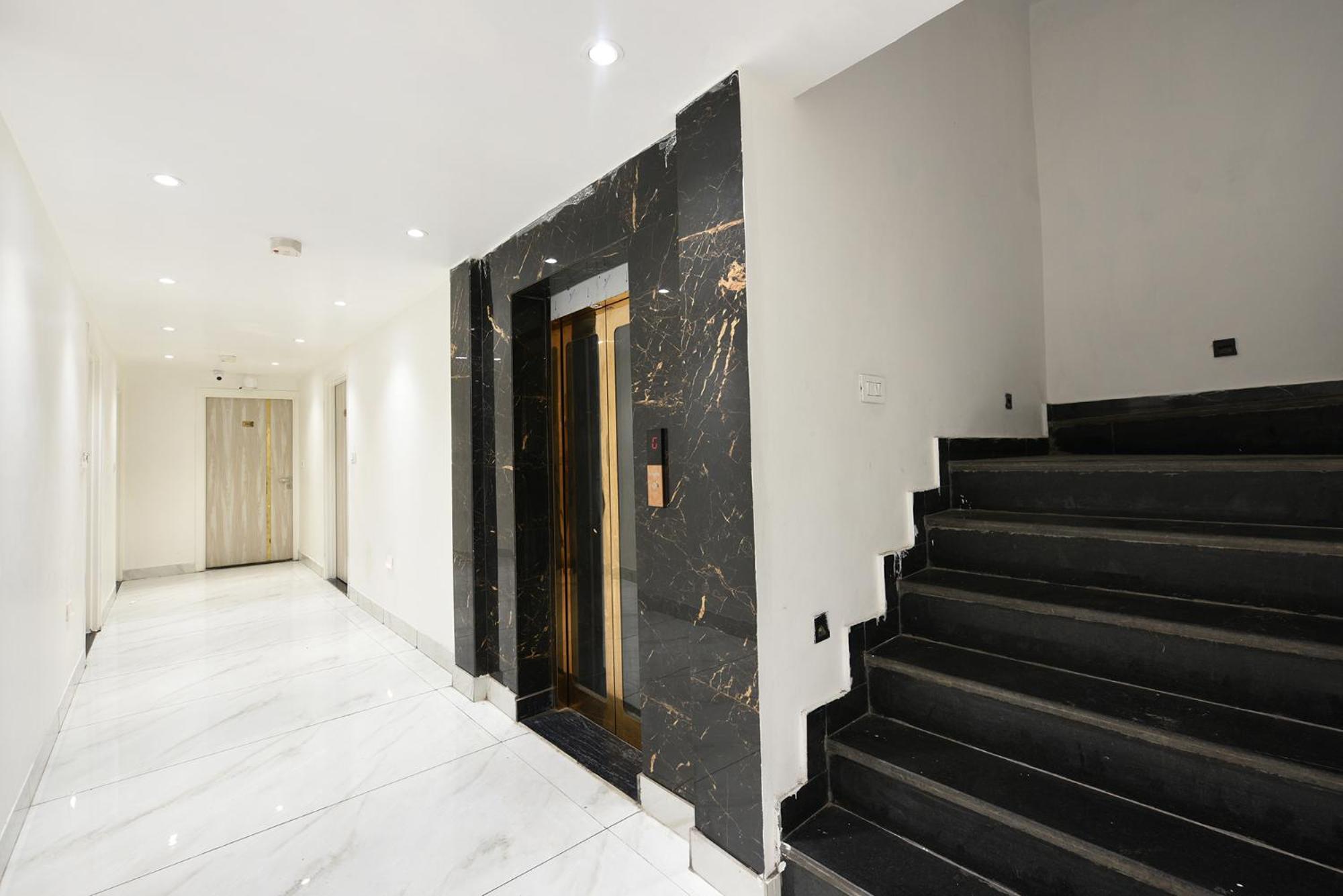 Fabhotel Luxury Inn Near Adarsh Nagar Metro Delhi  Dış mekan fotoğraf