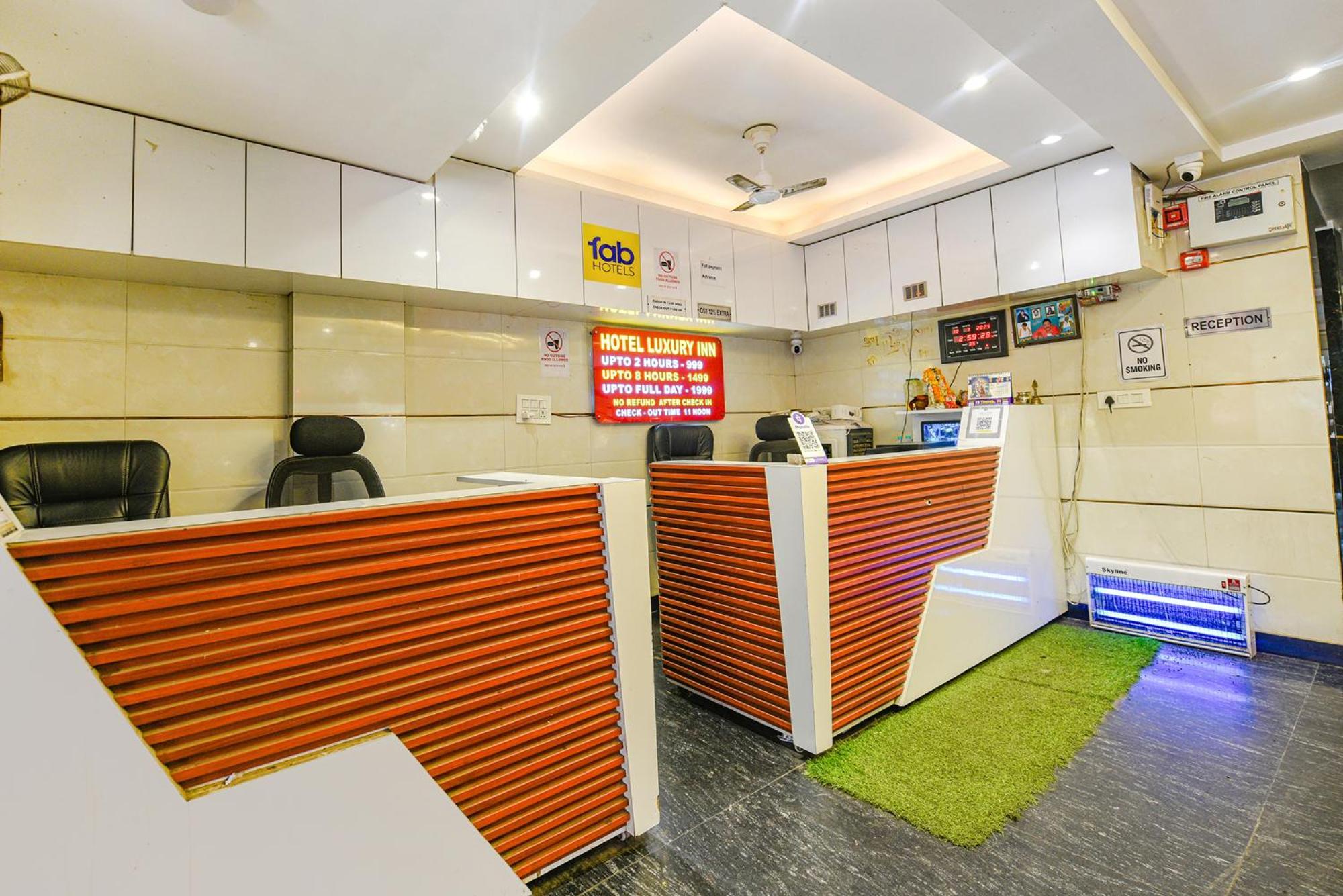 Fabhotel Luxury Inn Near Adarsh Nagar Metro Delhi  Dış mekan fotoğraf