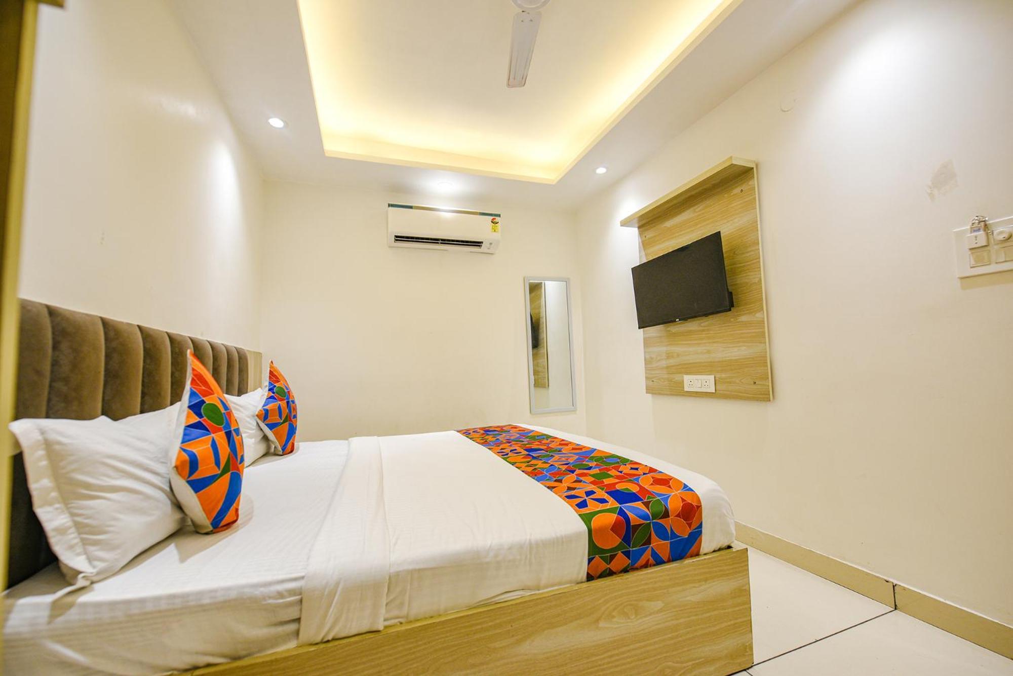 Fabhotel Luxury Inn Near Adarsh Nagar Metro Delhi  Dış mekan fotoğraf