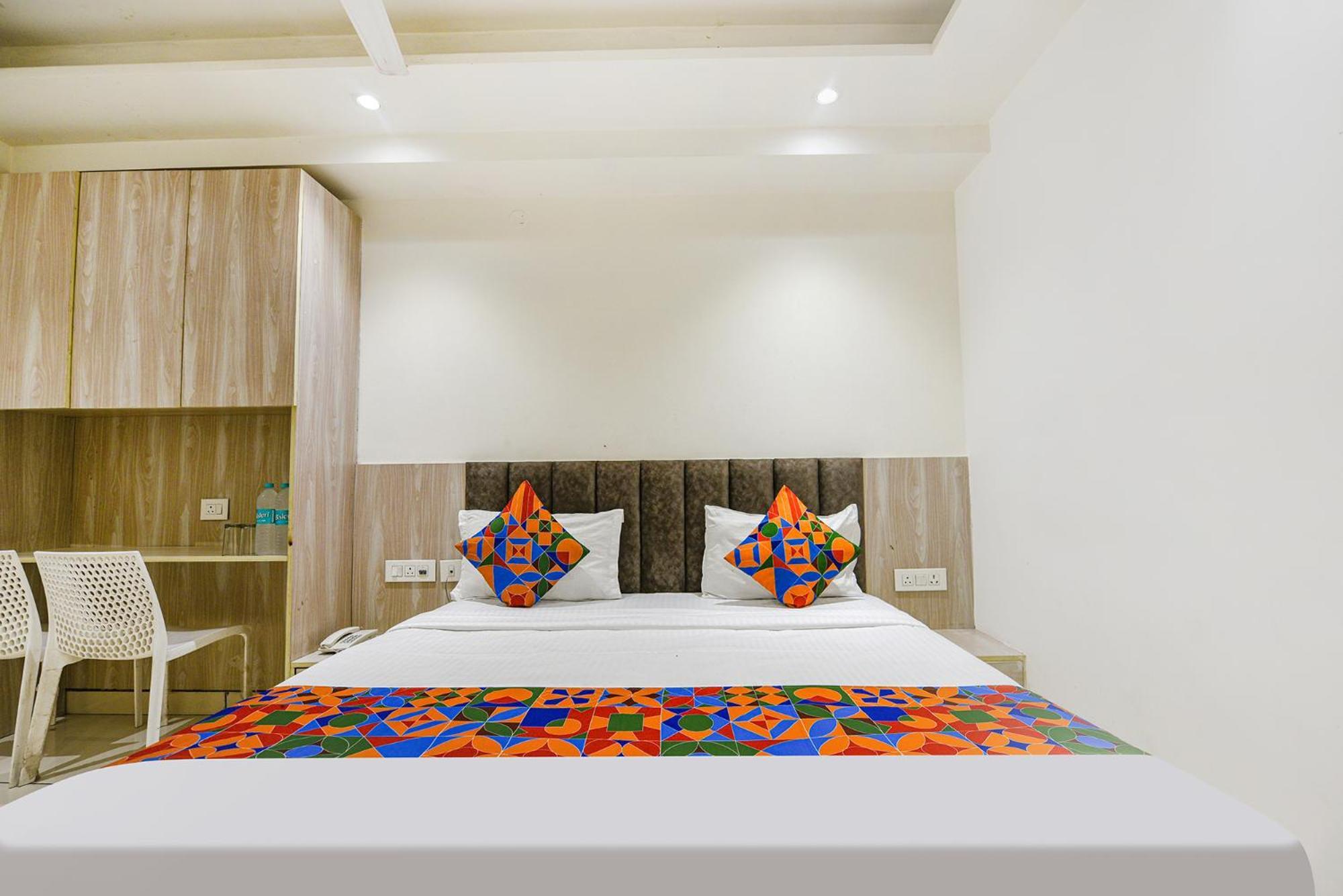 Fabhotel Luxury Inn Near Adarsh Nagar Metro Delhi  Dış mekan fotoğraf